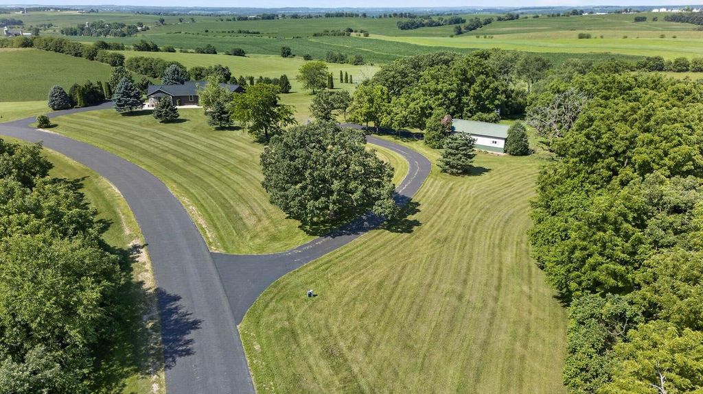 Photo of N7795 Panorama ROAD, Belleville, WI 53508 (MLS # 2027303)