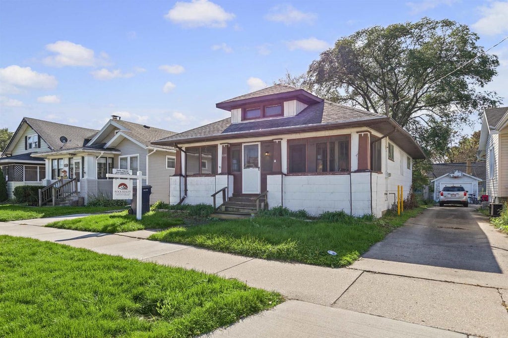 Photo of 828 Sherman AVENUE, Janesville, WI 53545 (MLS # 2032081)