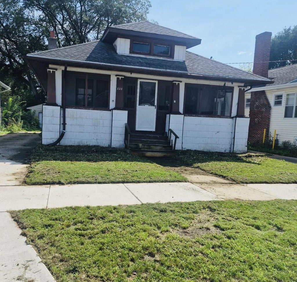 Photo of 828 Sherman AVENUE, Janesville, WI 53545 (MLS # 2032081)