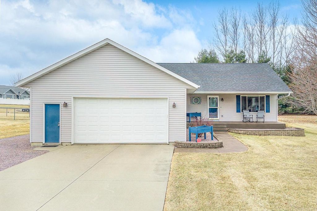Photo of 518 Midway DRIVE, Reedsburg, WI 53959 (MLS # 1952928)