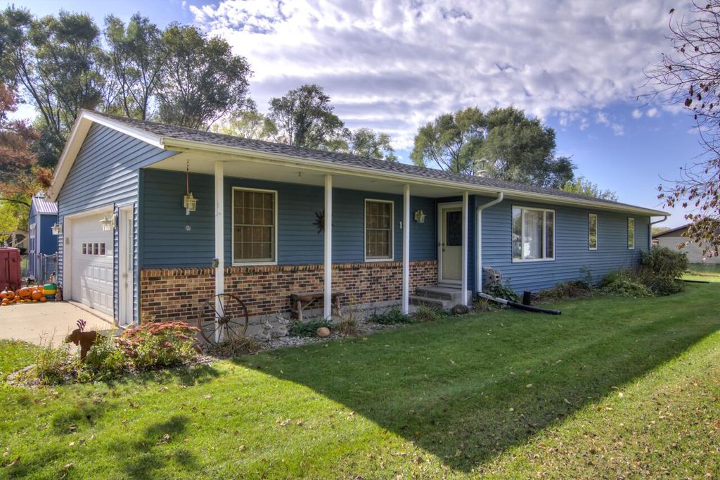Photo of 19 W 18th STREET, Buffalo City, WI 54622 (MLS # 1940318)