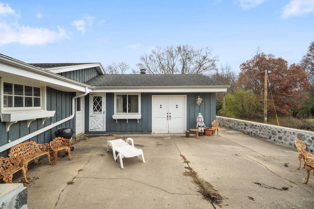 Photo of W275S3302 Burnell DRIVE, Waukesha, WI 53189 (MLS # 1943869)