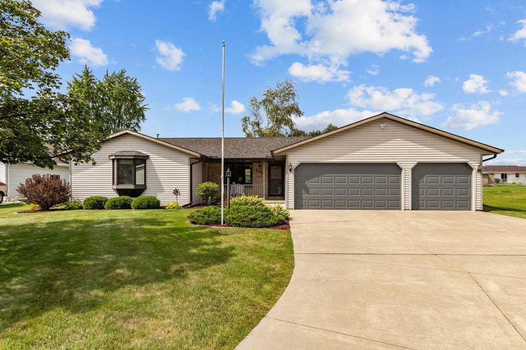 Photo of 2154 Nellie LANE, Green Bay, WI 54311 (MLS # 50332668)