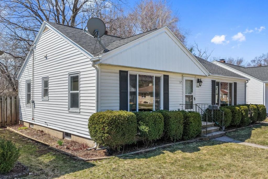 Photo of 1151 Bond STREET, Green Bay, WI 54303 (MLS # 50323757)