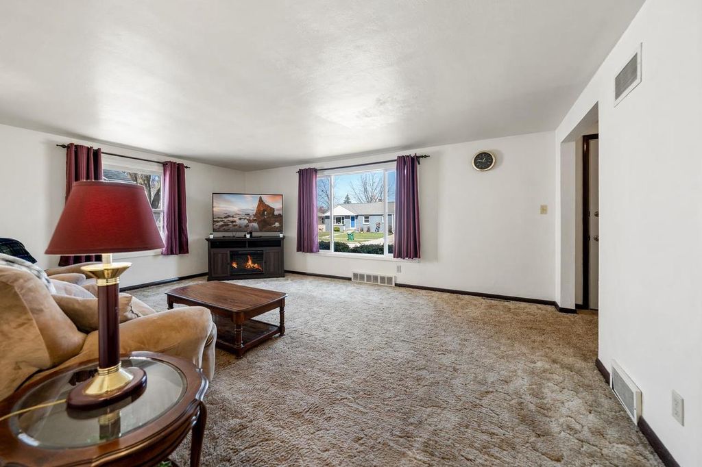 Photo of 1151 Bond STREET, Green Bay, WI 54303 (MLS # 50323757)