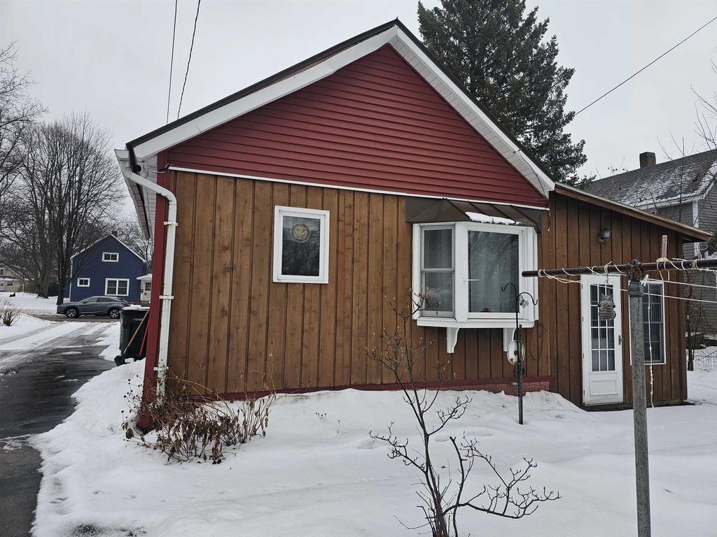 Photo of 113 N State STREET, Waupaca, WI 54981 (MLS # 50314669)