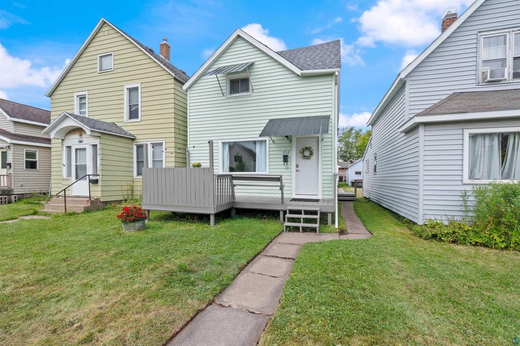 Photo of 1713 Iowa AVENUE, Superior, WI 54880 (MLS # 6127640)