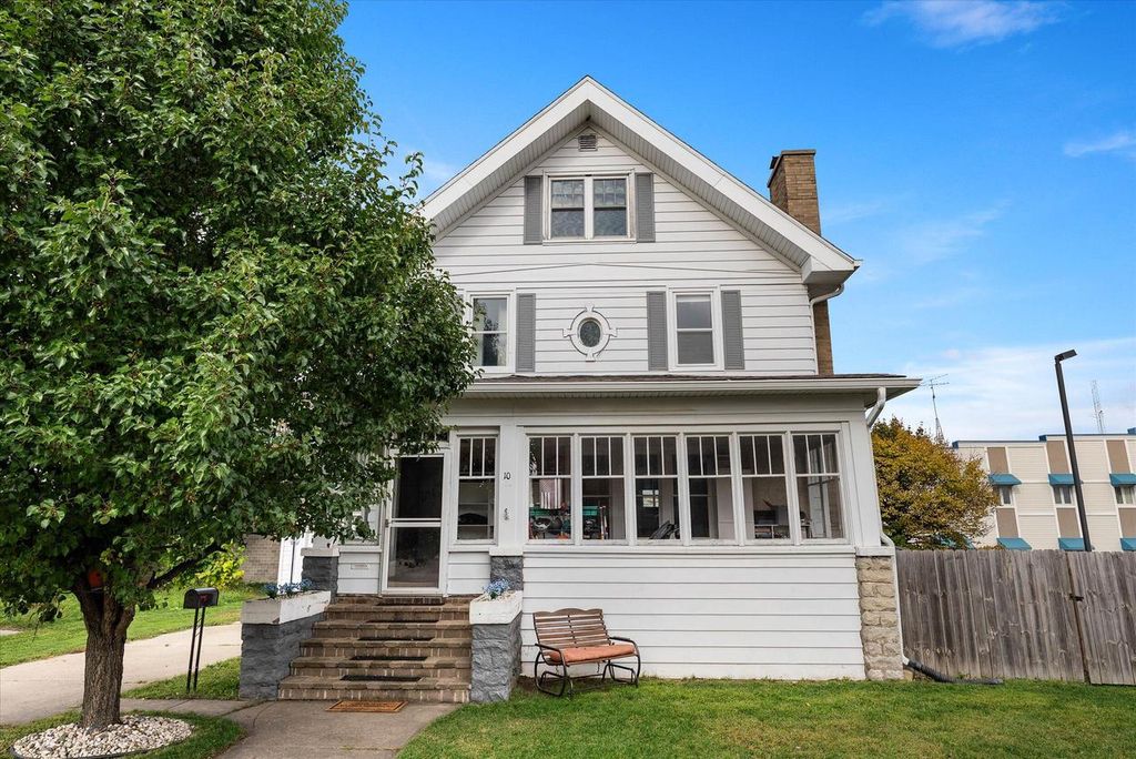 Photo of 10 S Forest STREET, Waupun, WI 53963 (MLS # 1934673)