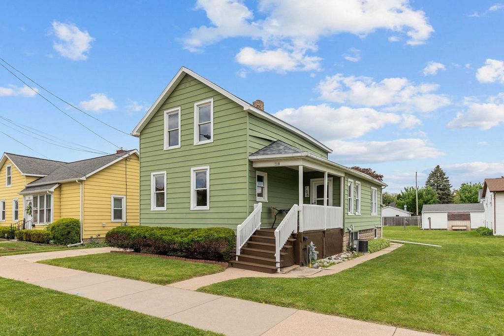 Photo of 708 W 6th AVENUE, Oshkosh, WI 54902 (MLS # 50326025)