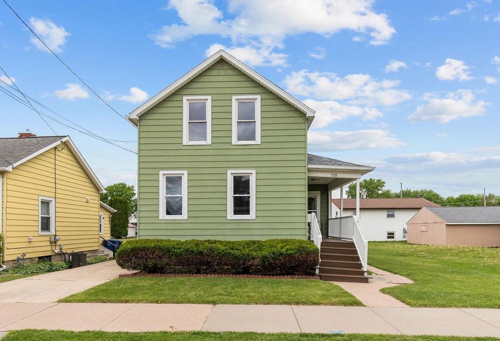 Photo of 708 W 6th AVENUE, Oshkosh, WI 54902 (MLS # 50326025)