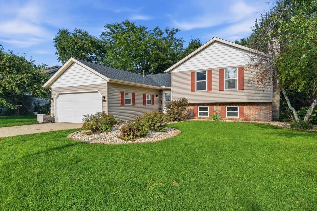 Photo of 1707 Norse PARKWAY, Stoughton, WI 53589 (MLS # 2026172)