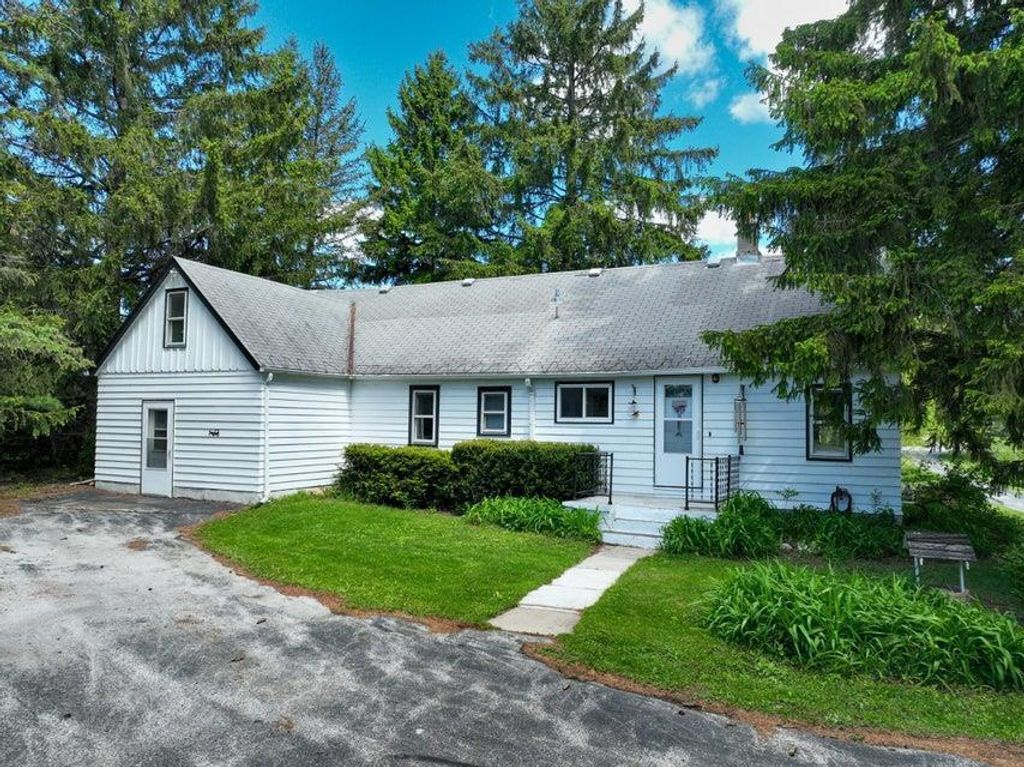 Photo of 2901 W Forest AVENUE, Franklin, WI 53132 (MLS # 2022684)