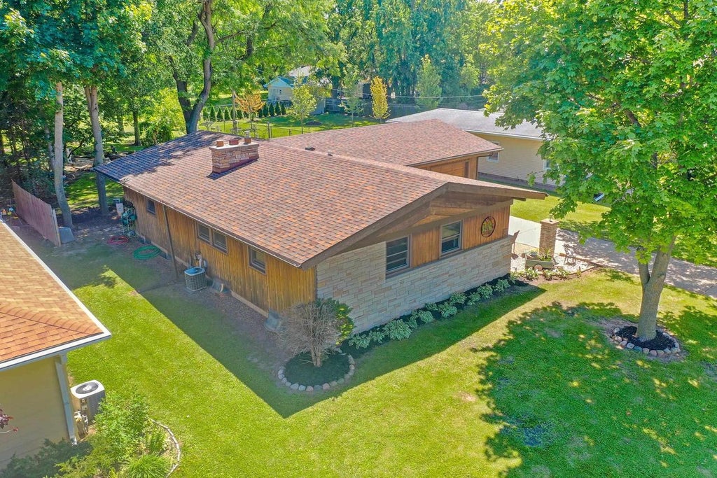 Photo of 169 W 25th AVENUE, Oshkosh, WI 54902 (MLS # 50327991)