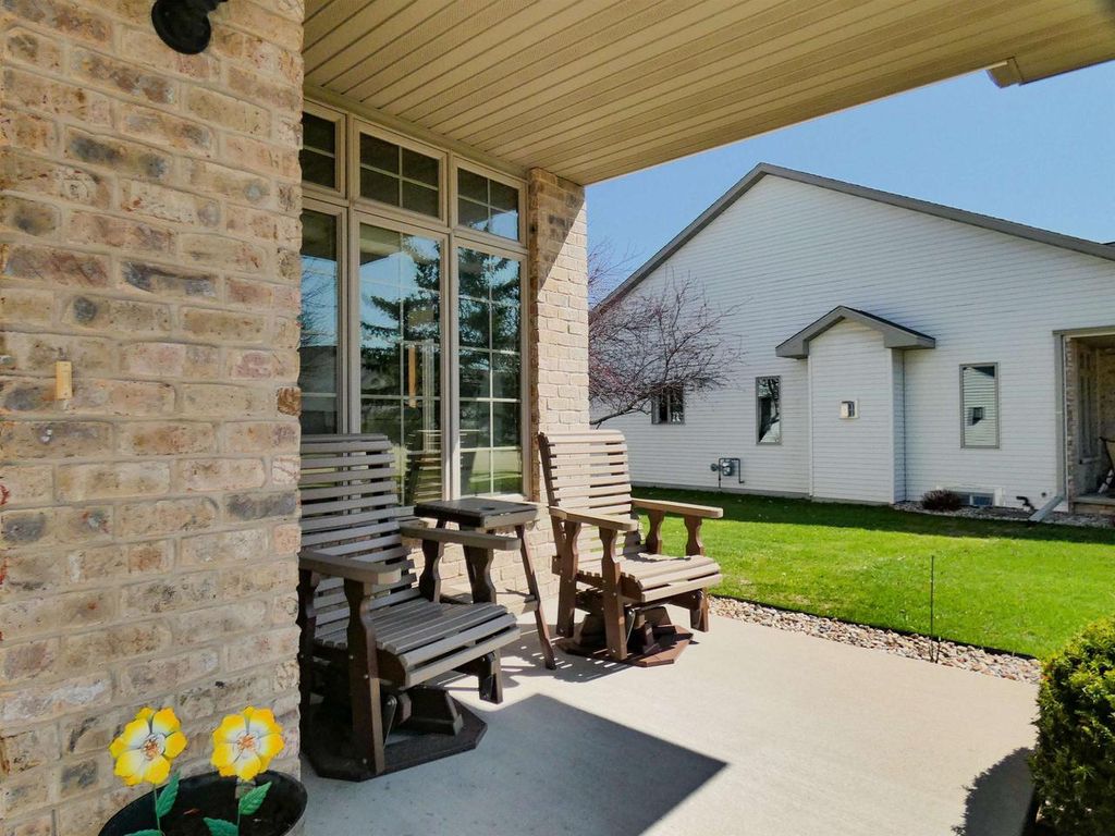 Photo of 4732 N Fallview LANE #1701, Appleton, WI 54913 (MLS # 50324100)