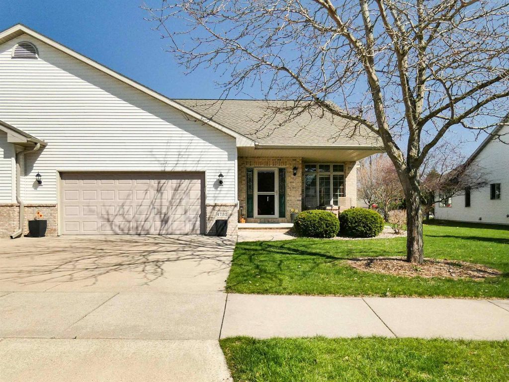 Photo of 4732 N Fallview LANE #1701, Appleton, WI 54913 (MLS # 50324100)