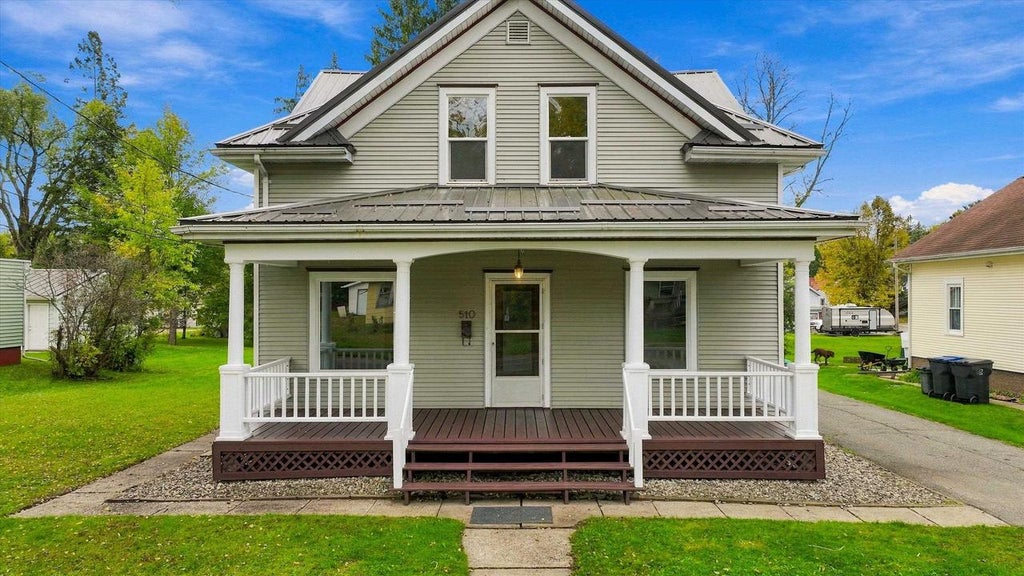 Photo of 510 W Blodgett STREET, Marshfield, WI 54449 (MLS # 22604998)