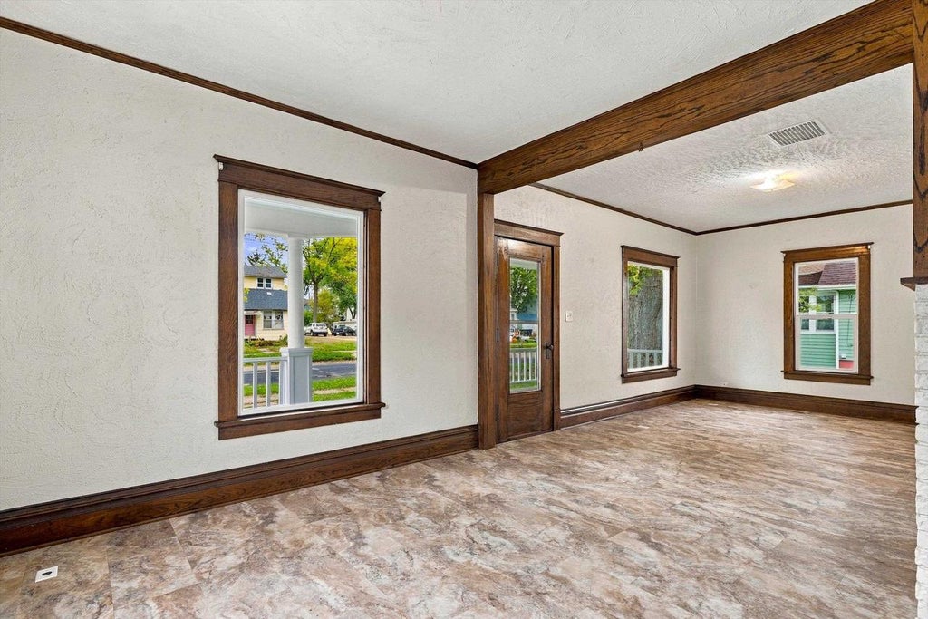 Photo of 510 W Blodgett STREET, Marshfield, WI 54449 (MLS # 22604998)