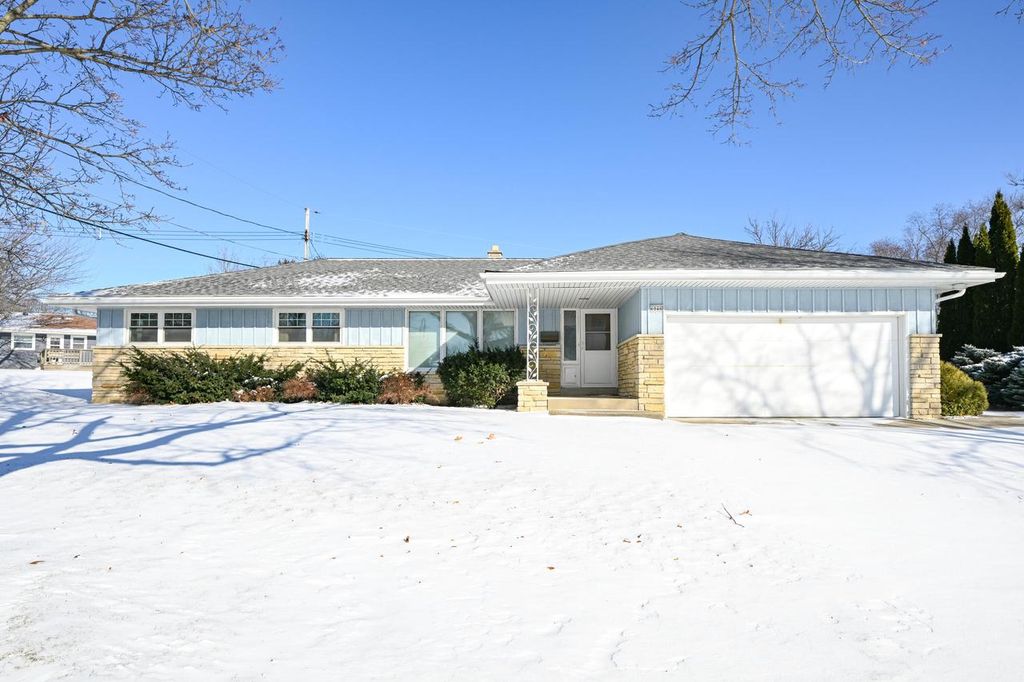 Photo of 6046 S 22nd STREET, Milwaukee, WI 53221 (MLS # 1947841)