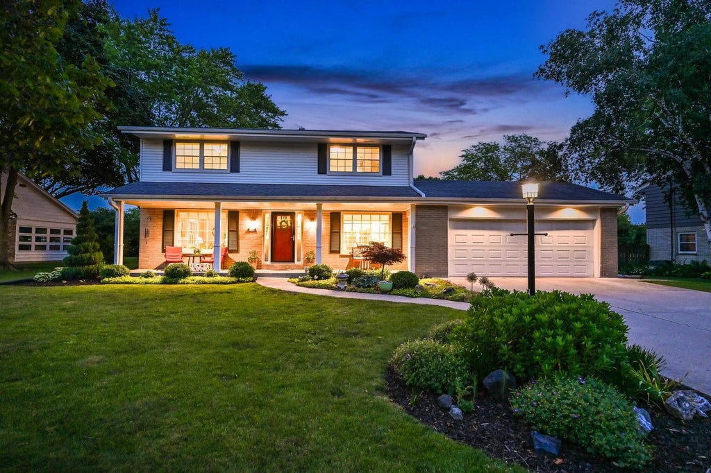 Photo of 7408 N Seneca ROAD, Fox Point, WI 53217 (MLS # 1982525)