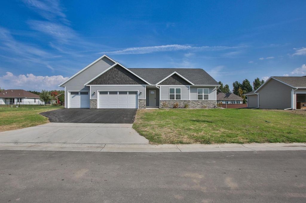Photo of 1609 E 21st STREET, Marshfield, WI 54449 (MLS # 22504872)