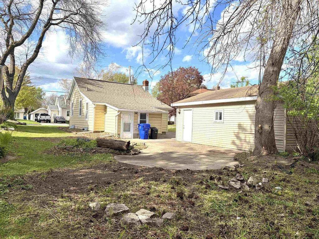 Photo of 829 W Grant STREET, Appleton, WI 54914 (MLS # 50325426)