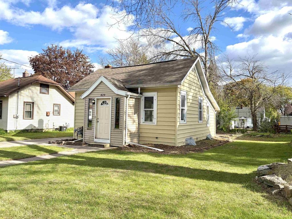 Photo of 829 W Grant STREET, Appleton, WI 54914 (MLS # 50325426)