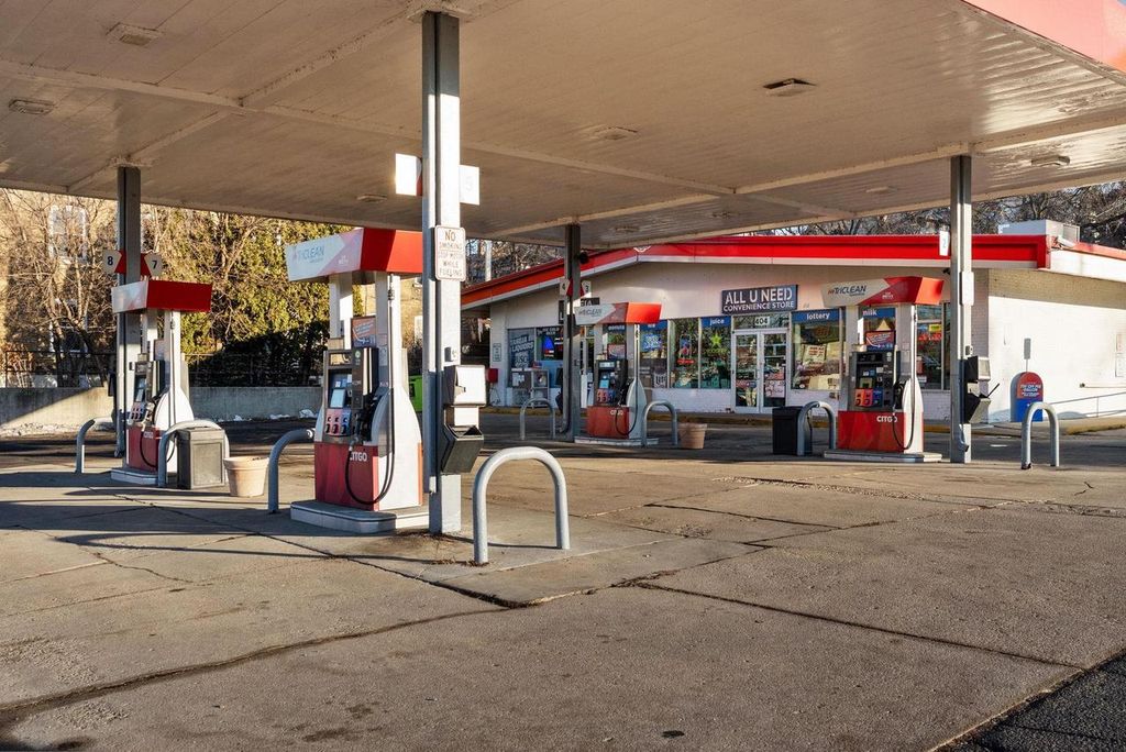 Photo of 404 N Parker DRIVE, Janesville, WI 53545 (MLS # 2016676)