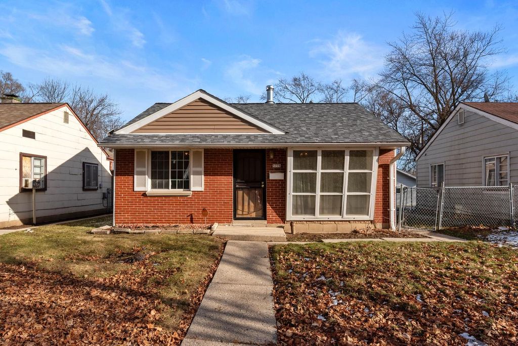 Photo of 5778 N 32nd STREET, Milwaukee, WI 53209 (MLS # 1947245)