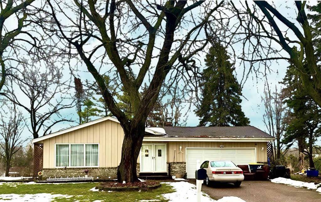 Photo of 1929 Sunnyside DRIVE, Waukesha, WI 53186 (MLS # 1945563)