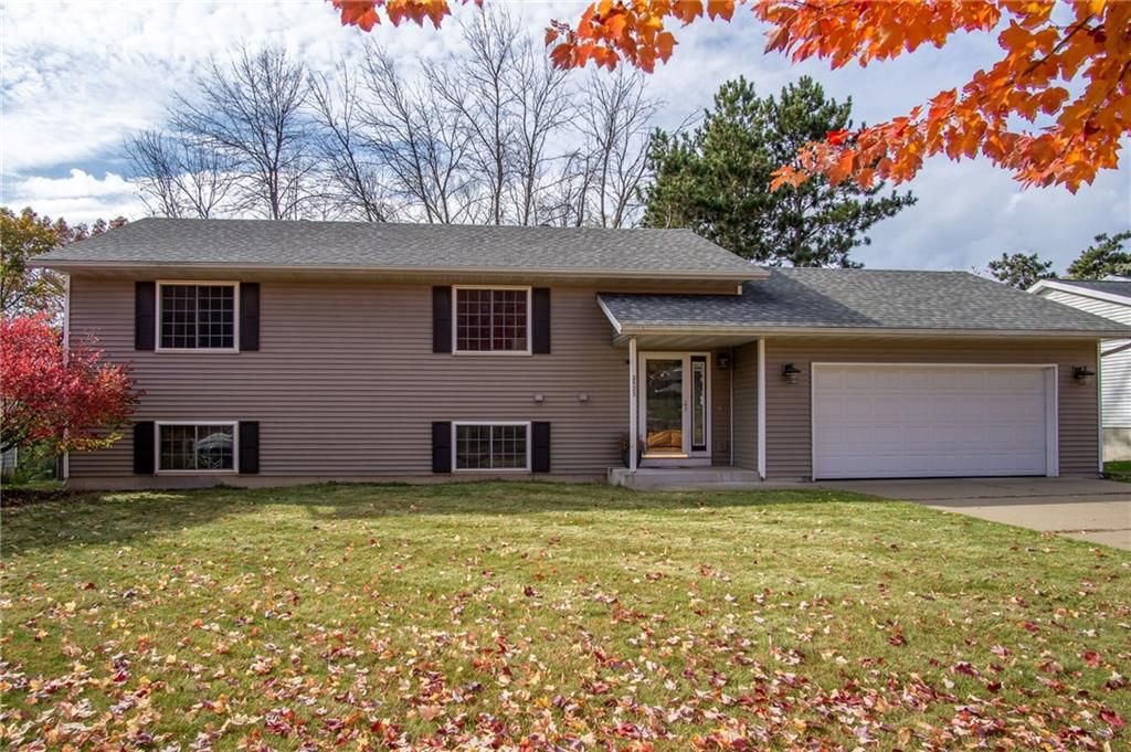 Photo of 2523 Kenora PARKWAY, Eau Claire, WI 54703 (MLS # 1596832)