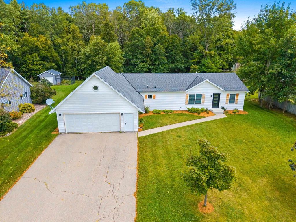 Photo of 510 Meadow LANE, Peshtigo, WI 54157 (MLS # 50314871)
