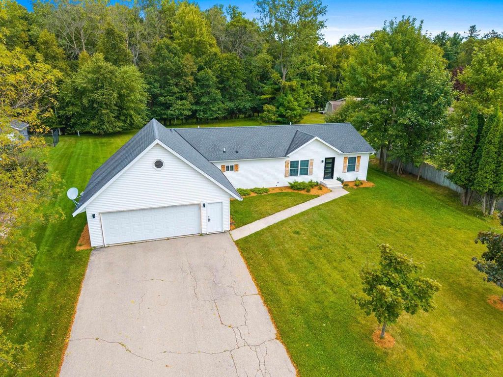 Photo of 510 Meadow LANE, Peshtigo, WI 54157 (MLS # 50314871)