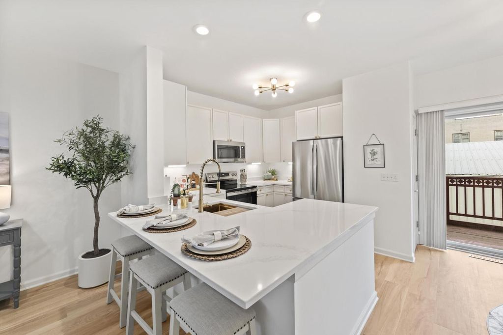 Photo of 208 E Reservoir AVENUE, Milwaukee, WI 53212 (MLS # 1952755)