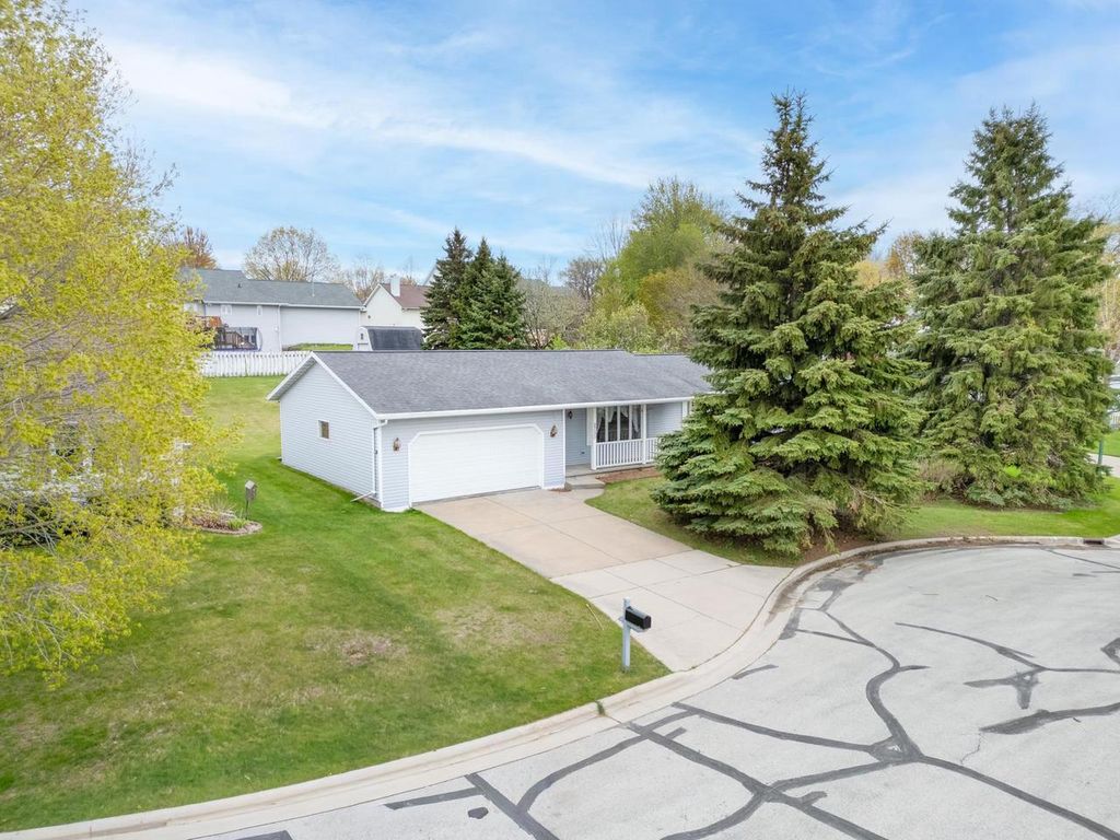 Photo of 2750 St Anthony DRIVE, Green Bay, WI 54311 (MLS # 50325539)
