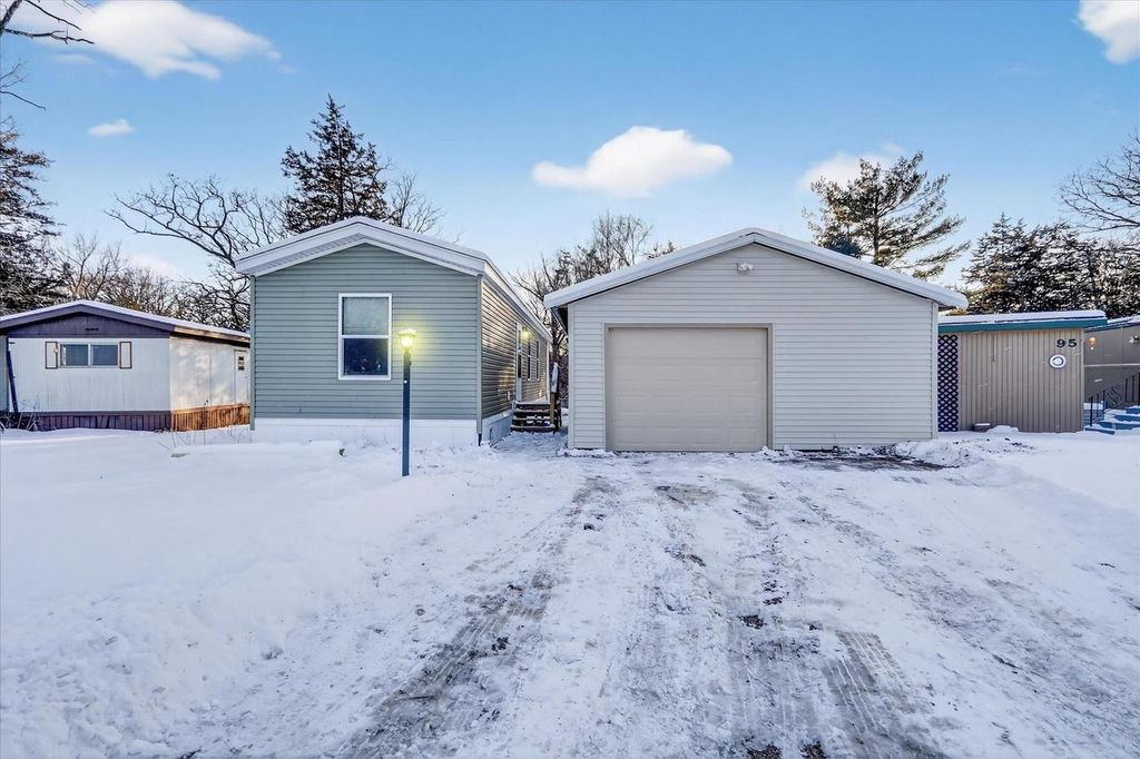 Photo of 96 Falling Creek CIRCLE #96, Janesville, WI 53548 (MLS # 2015392)