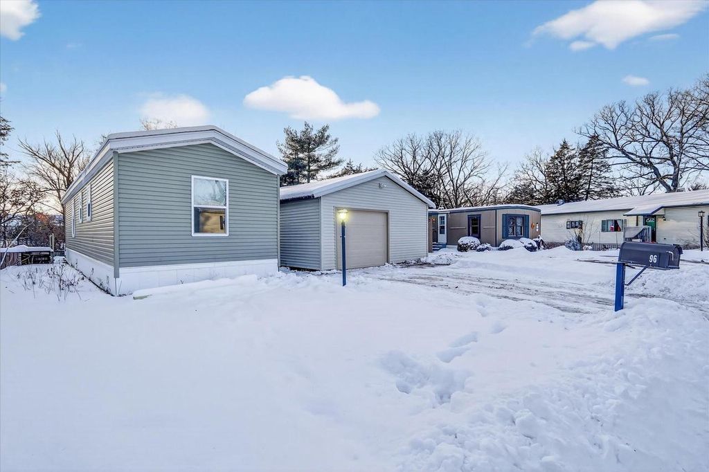 Photo of 96 Falling Creek CIRCLE #96, Janesville, WI 53548 (MLS # 2015392)