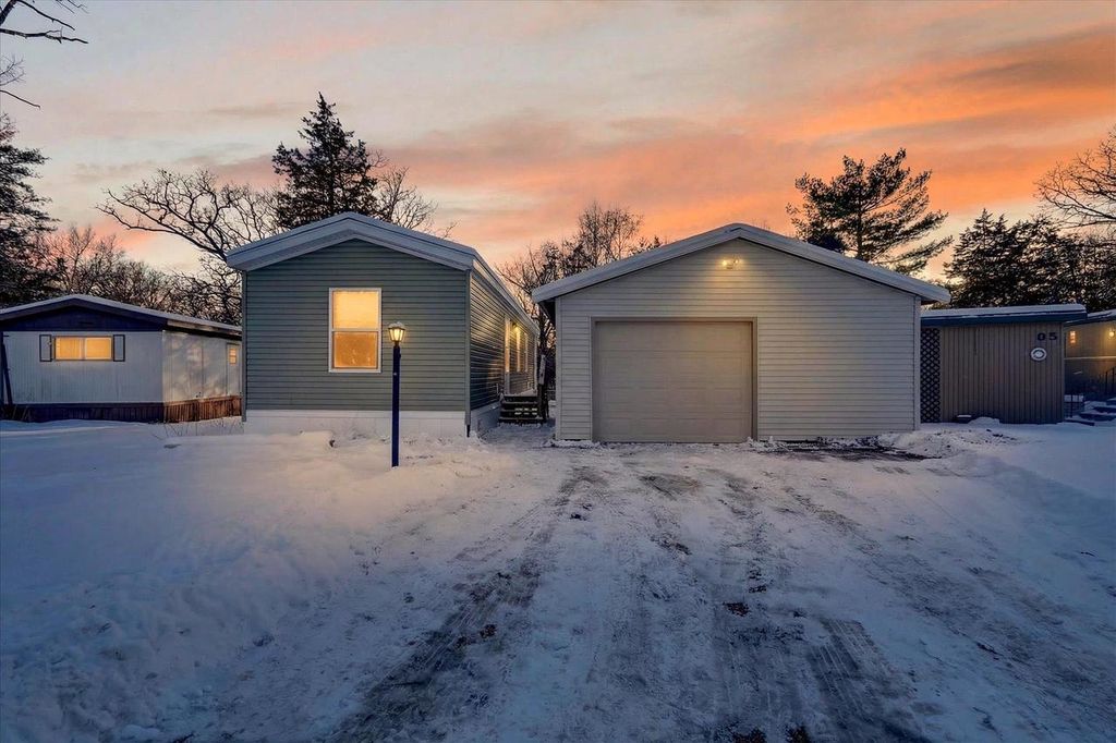 Photo of 96 Falling Creek CIRCLE #96, Janesville, WI 53548 (MLS # 2015392)