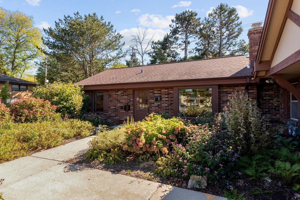 Photo of 10225 W Capitol DRIVE #B, Wauwatosa, WI 53222 (MLS # 1937270)