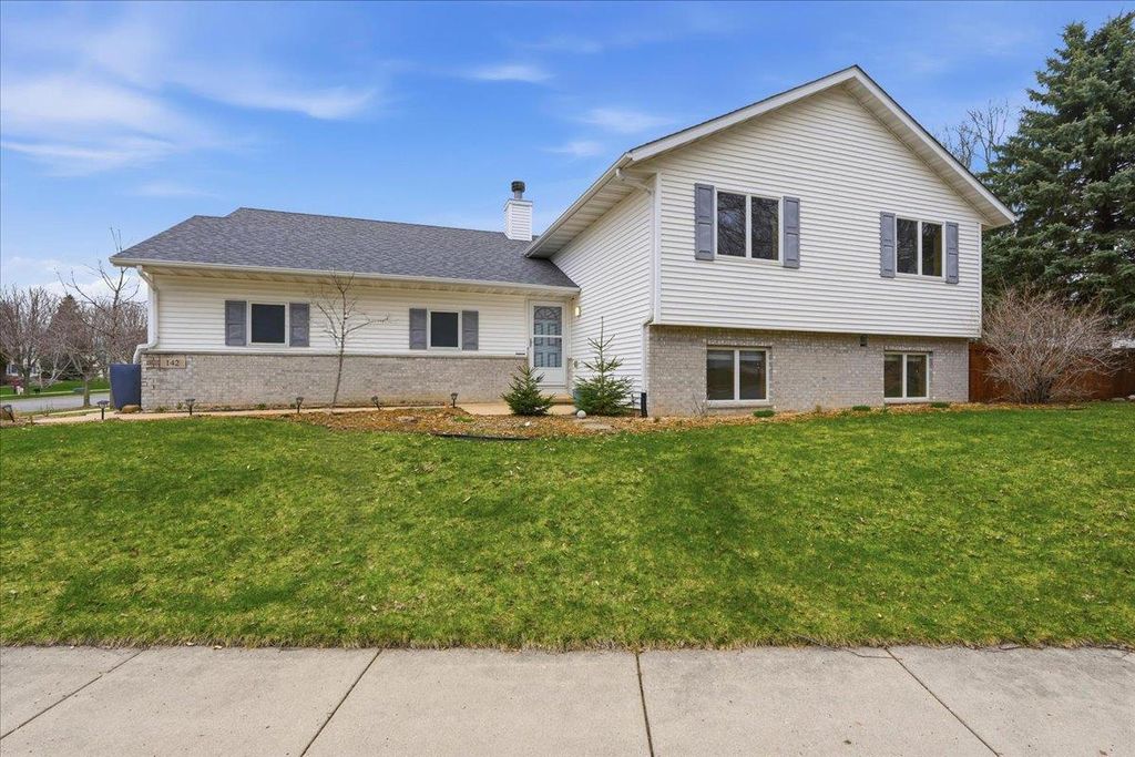 Photo of 142 Meadow Ridge LANE, Madison, WI 53704 (MLS # 2019160)