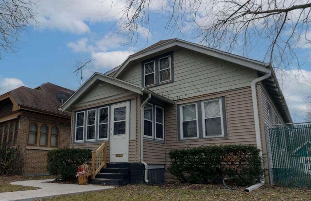 Photo of 5549 N 33rd STREET, Milwaukee, WI 53209 (MLS # 1941482)