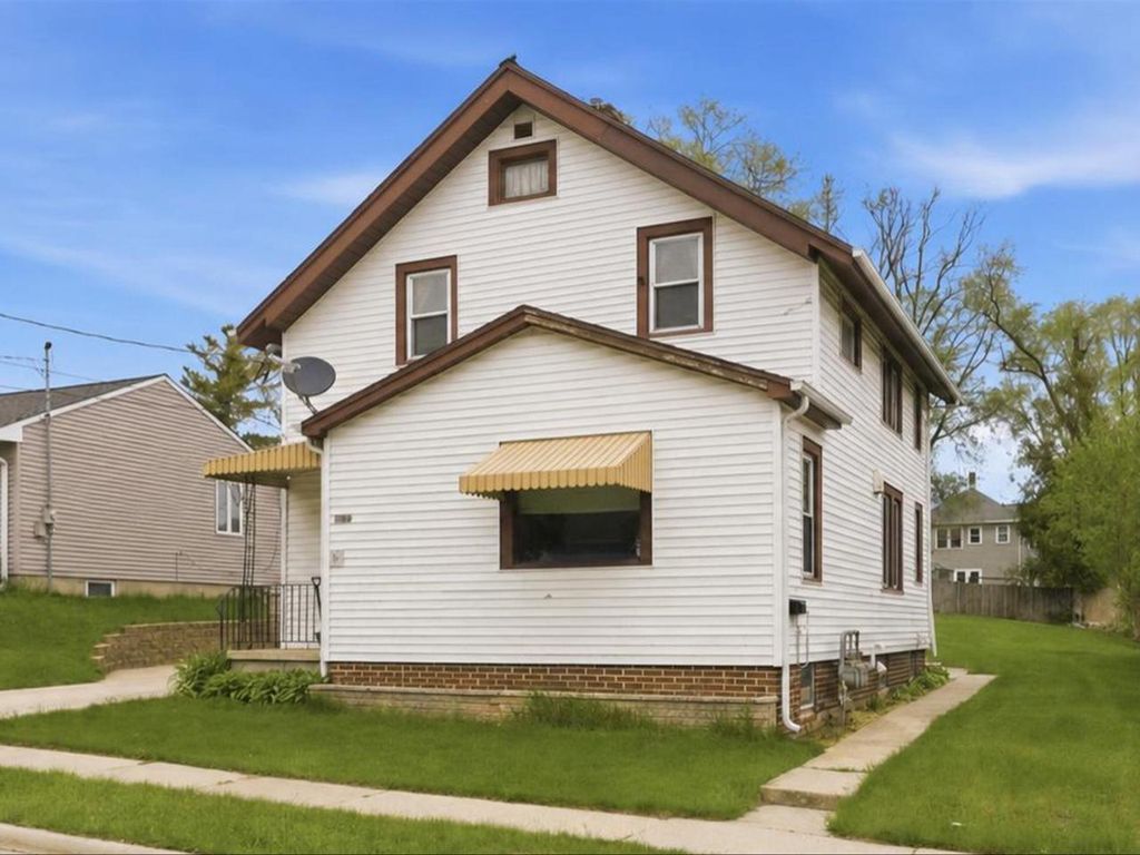 Photo of 1012 Manila STREET, Manitowoc, WI 54220 (MLS # 1963732)