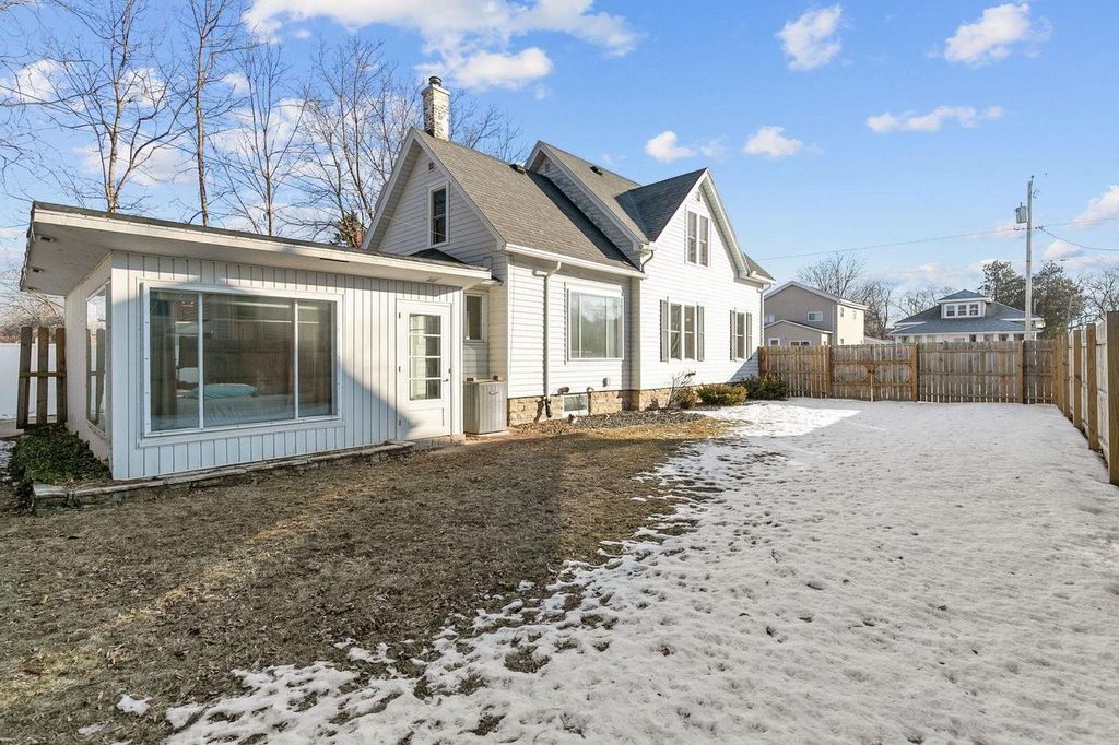 Photo of 847 Frederick STREET, Oshkosh, WI 54901 (MLS # 50321180)