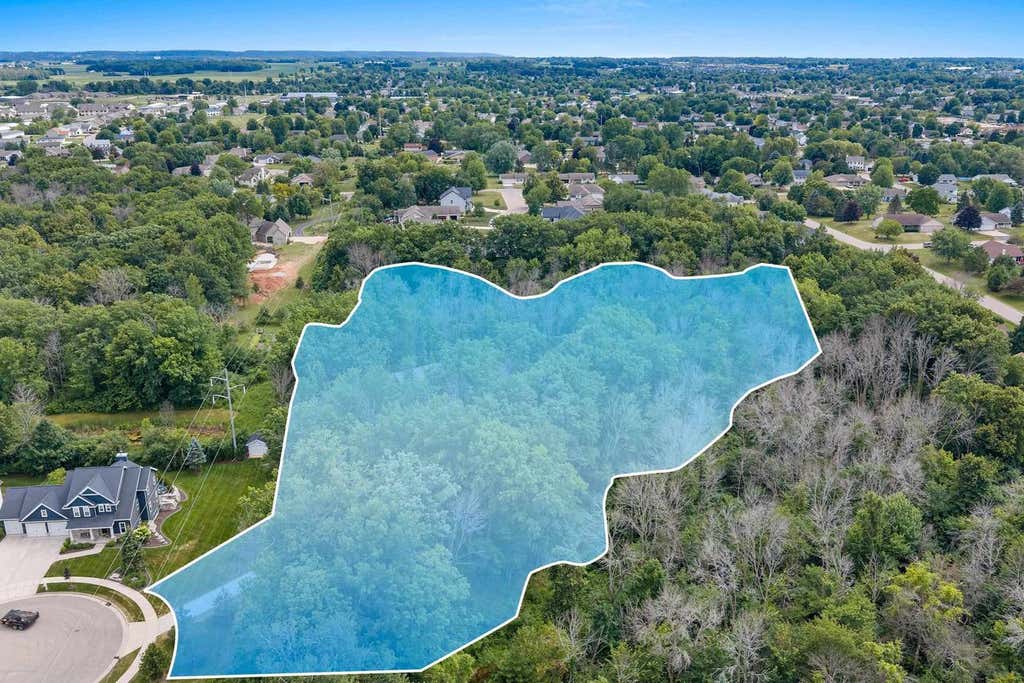 Photo of 635 Ruys Woods COURT, Combined Locks, WI 54113 (MLS # 50330110)