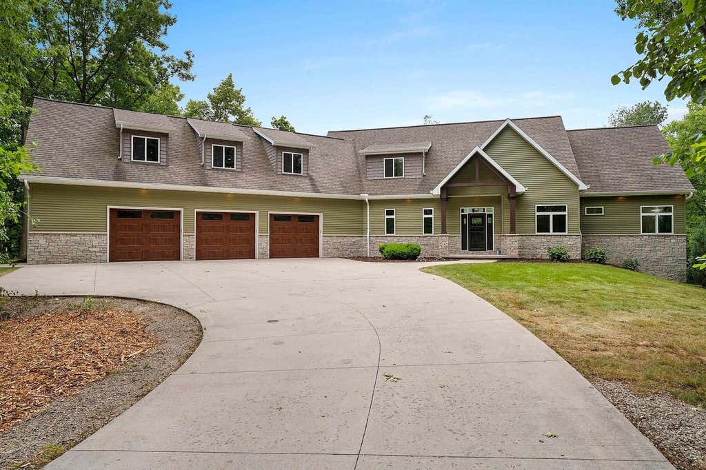 Photo of 635 Ruys Woods COURT, Combined Locks, WI 54113 (MLS # 50330110)