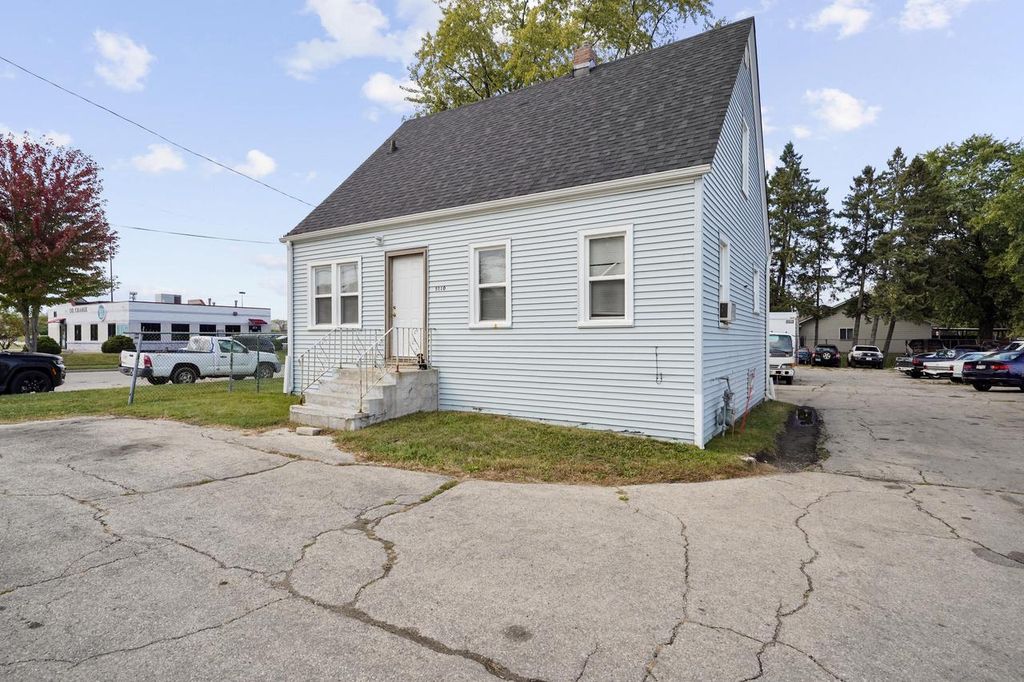 Photo of 5110 52 STREET #5106, Kenosha, WI 53144 (MLS # 1940106)