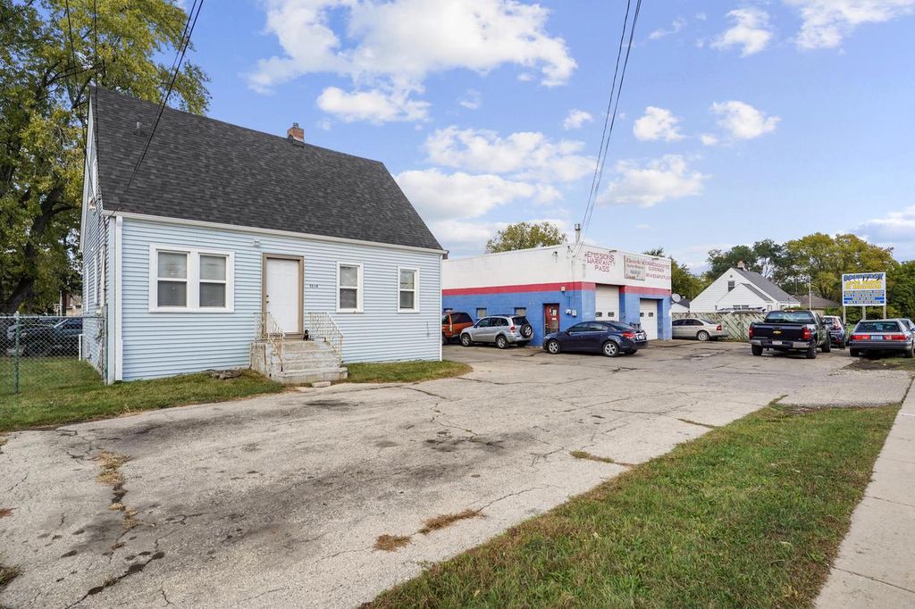 Photo of 5110 52 STREET #5106, Kenosha, WI 53144 (MLS # 1940106)