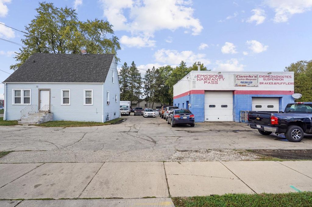 Photo of 5110 52 STREET #5106, Kenosha, WI 53144 (MLS # 1940106)