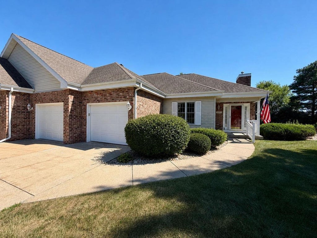 Photo of 117 Glenn DRIVE, Cottage Grove, WI 53527 (MLS # 2027845)