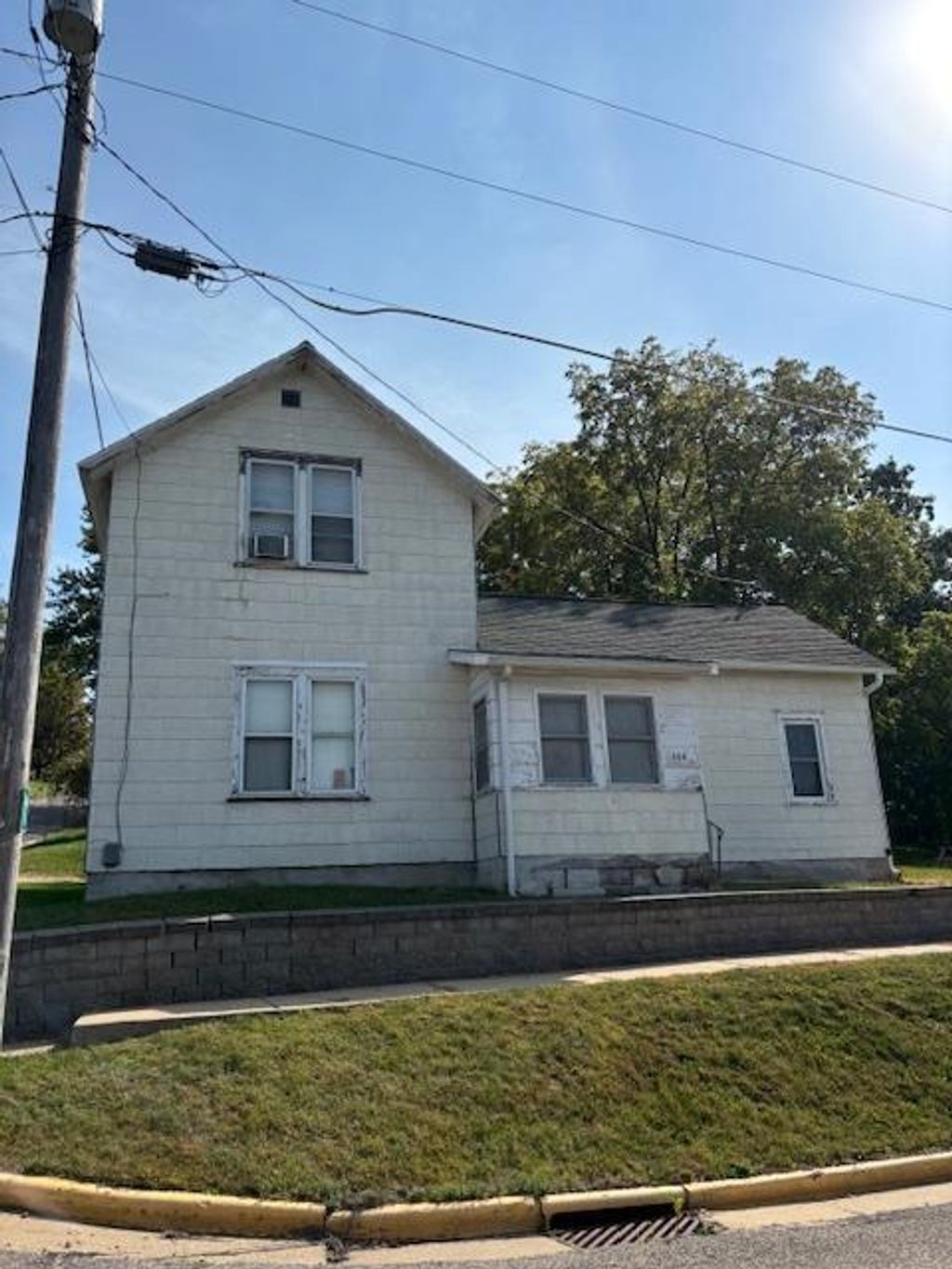 Photo of 308 N Brooklyn AVENUE, Elroy, WI 53929 (MLS # 2010206)