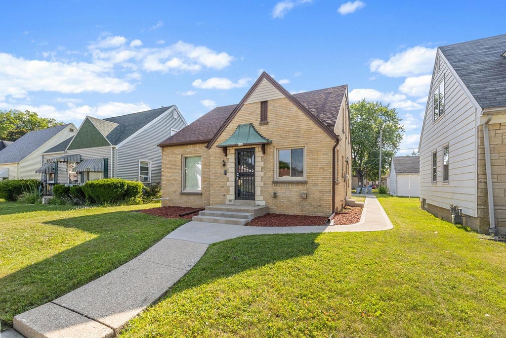 Photo of 4460 N 42nd STREET, Milwaukee, WI 53209 (MLS # 1970651)